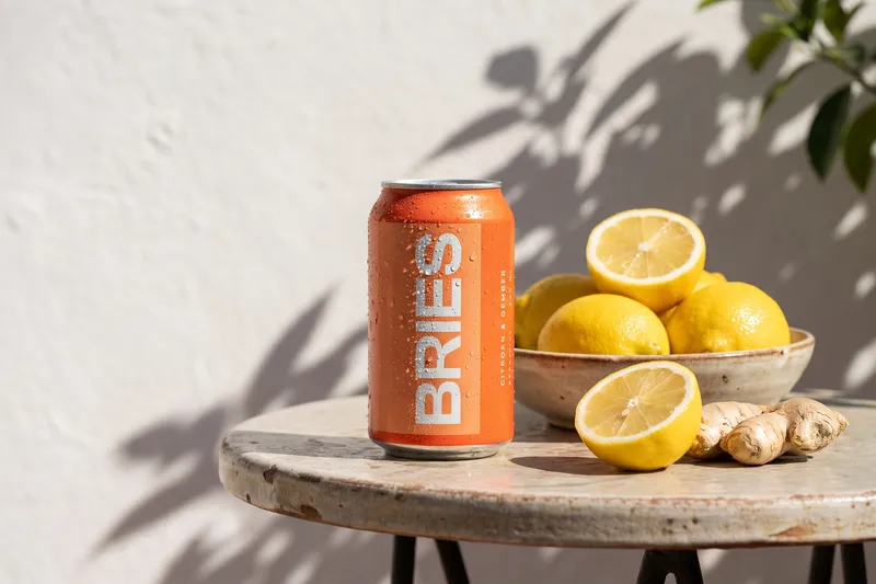 Tweede post van BRIES: blikje citroen op een terras
